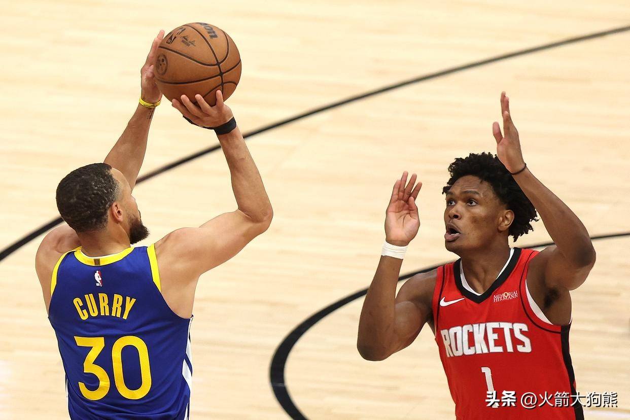 包含库里三巨头联手，杜兰特得分突破，引发争议冲击季后赛！的词条
