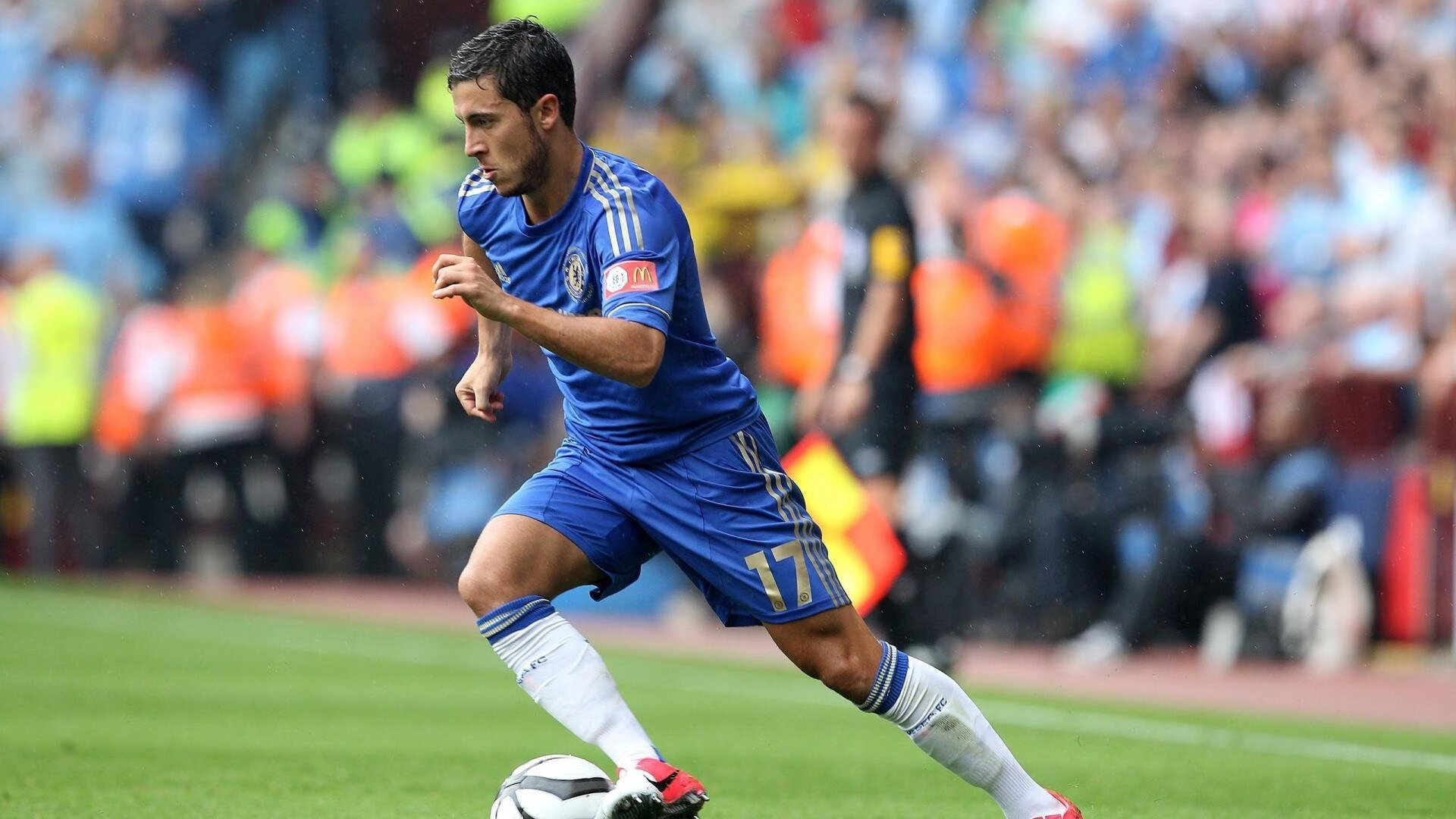 德罗巴连续二十场比赛得分超过表现优异，公牛不断突破！观众掌声雷动